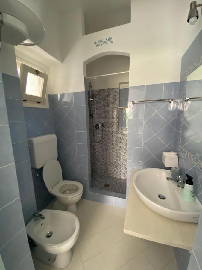 B&B A Due Passi Dal Mare Baja Sardinia Buitenkant foto